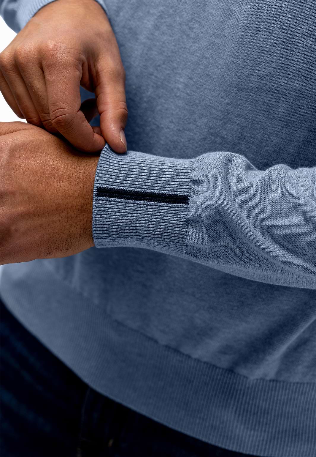 Pull-en-maille-fine-à-col-en-V
