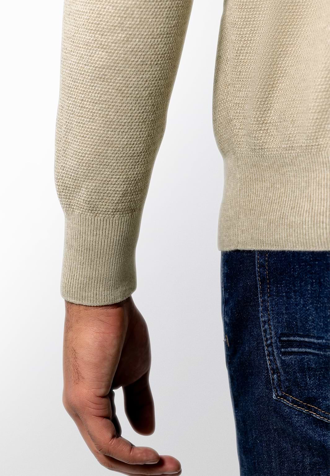 Trui-van-katoen-met-V-hals