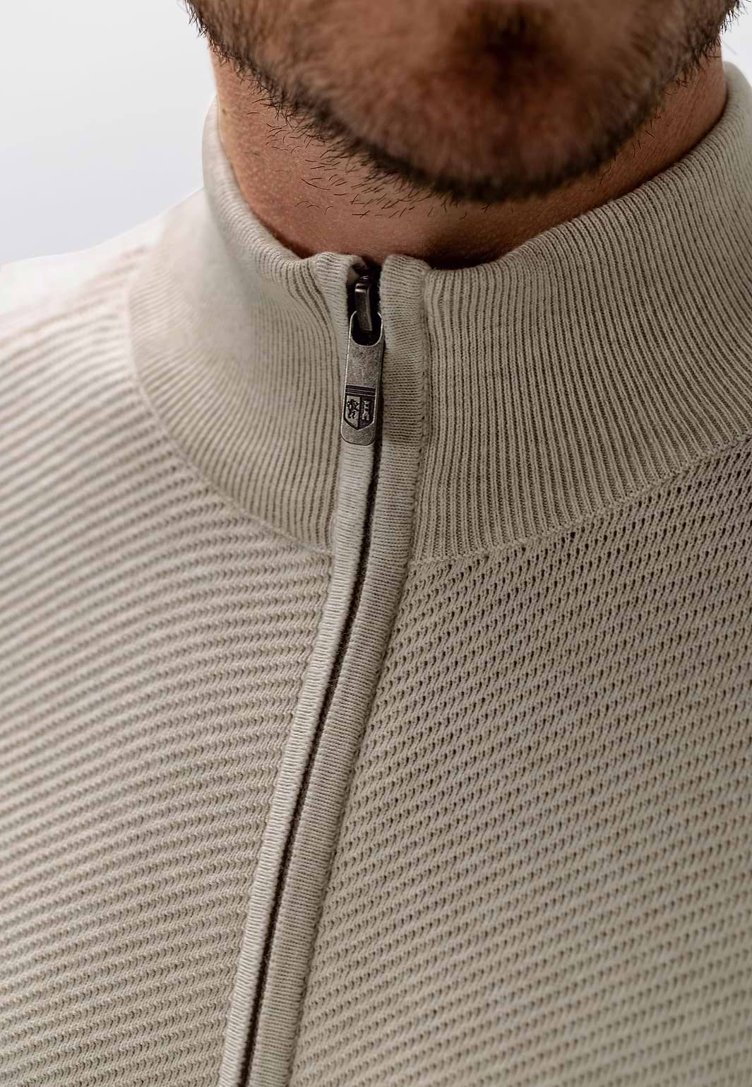 Gemêleerd-vest-met-structuurdessin