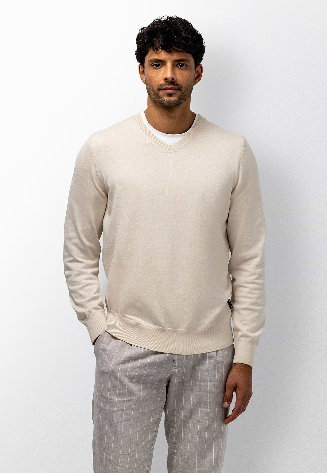 Fijngebreide-V-hals-trui