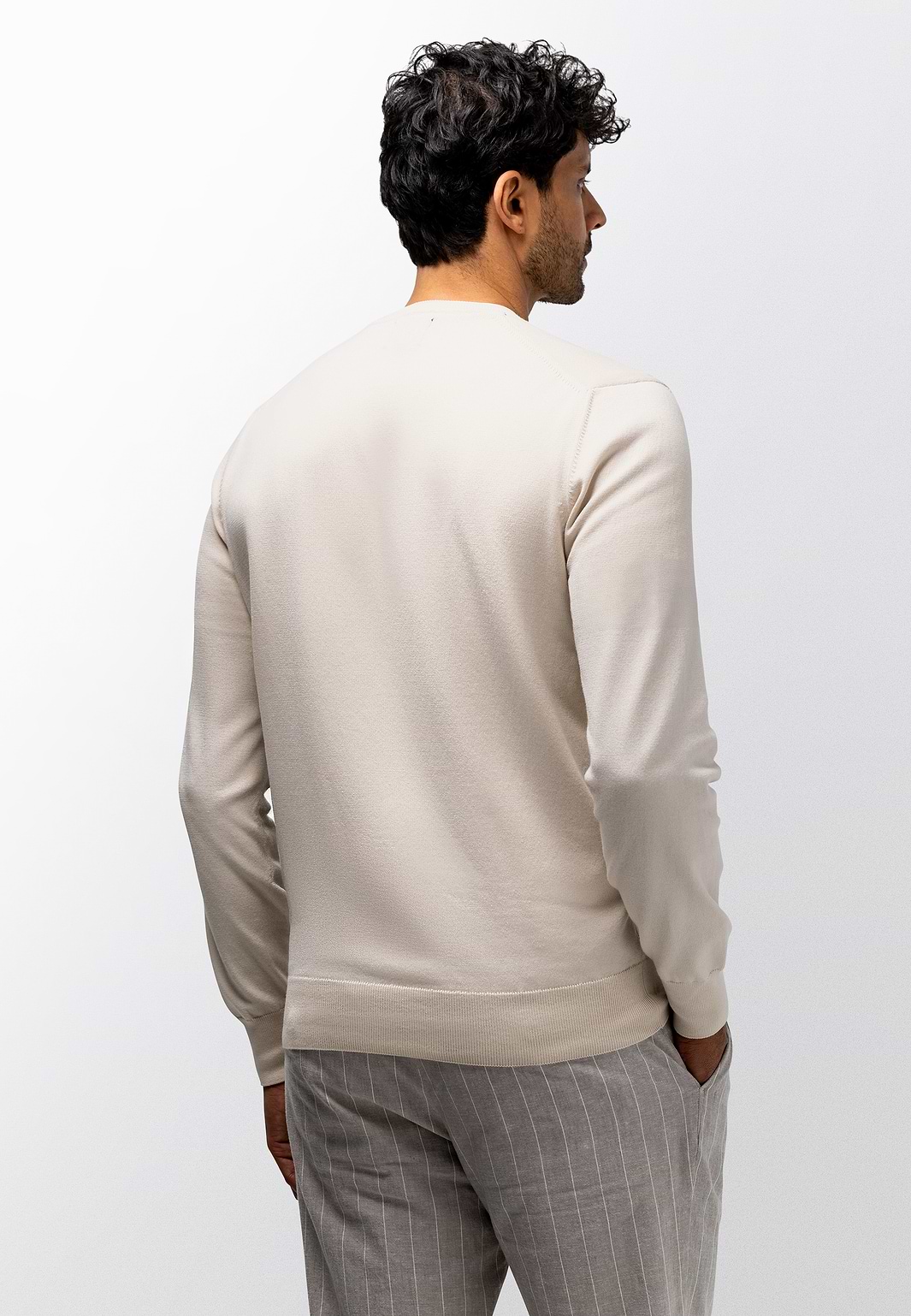 Fijngebreide-V-hals-trui