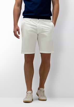 Chinoshort-met-elastische-details