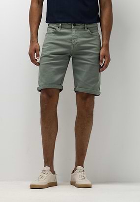 Short-in-color-denim