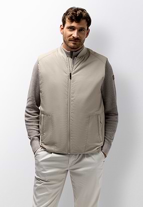 Lichtgewicht-bodywarmer-met-bomberkraag