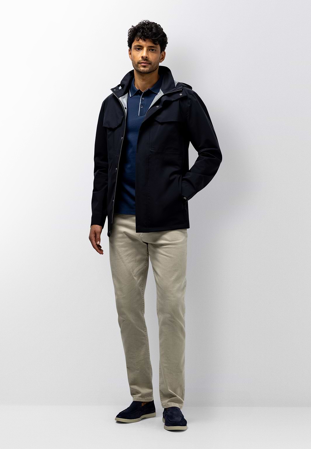Parka-met-capuchon-en-ritszakken
