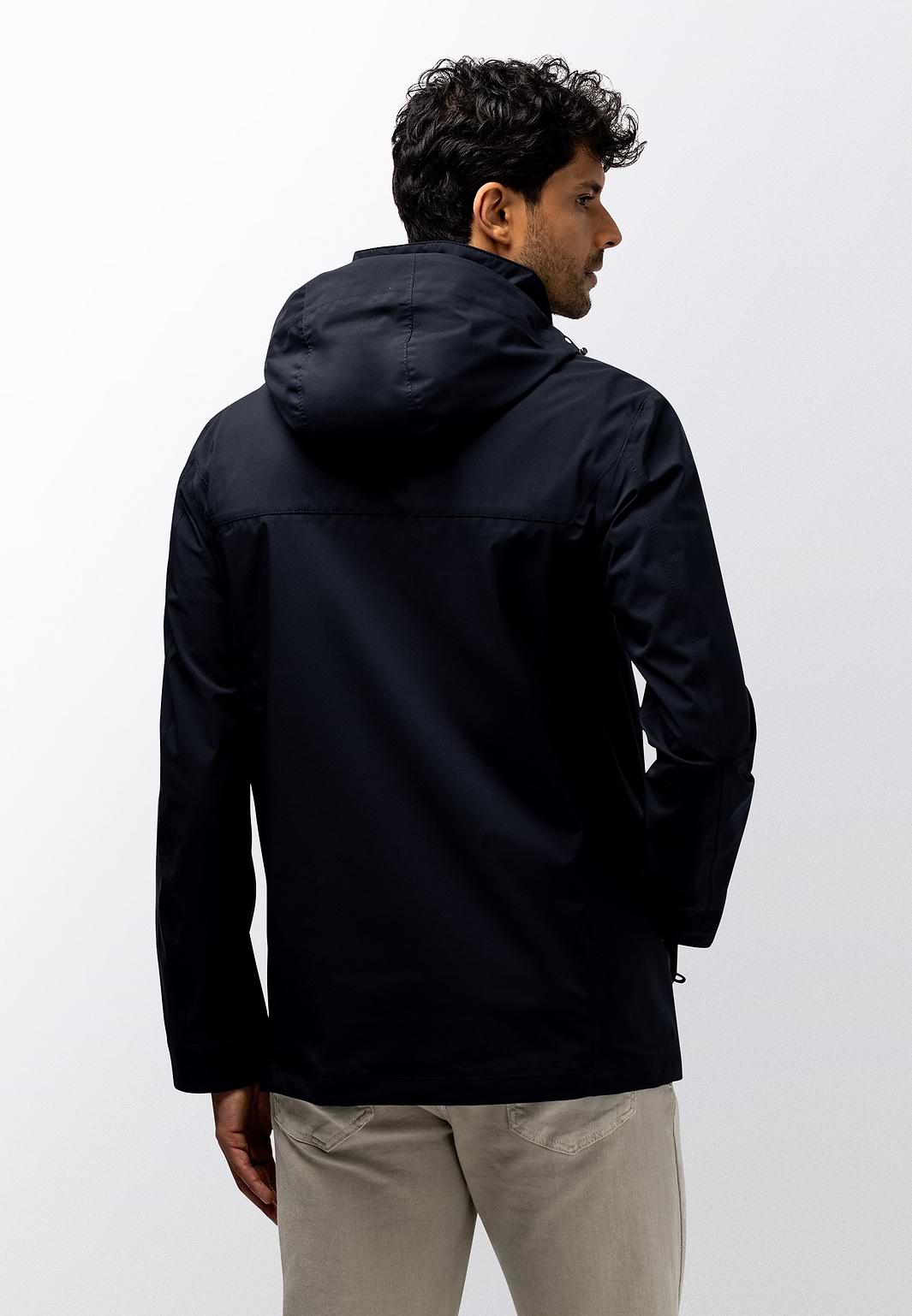 Parka-met-capuchon-en-ritszakken