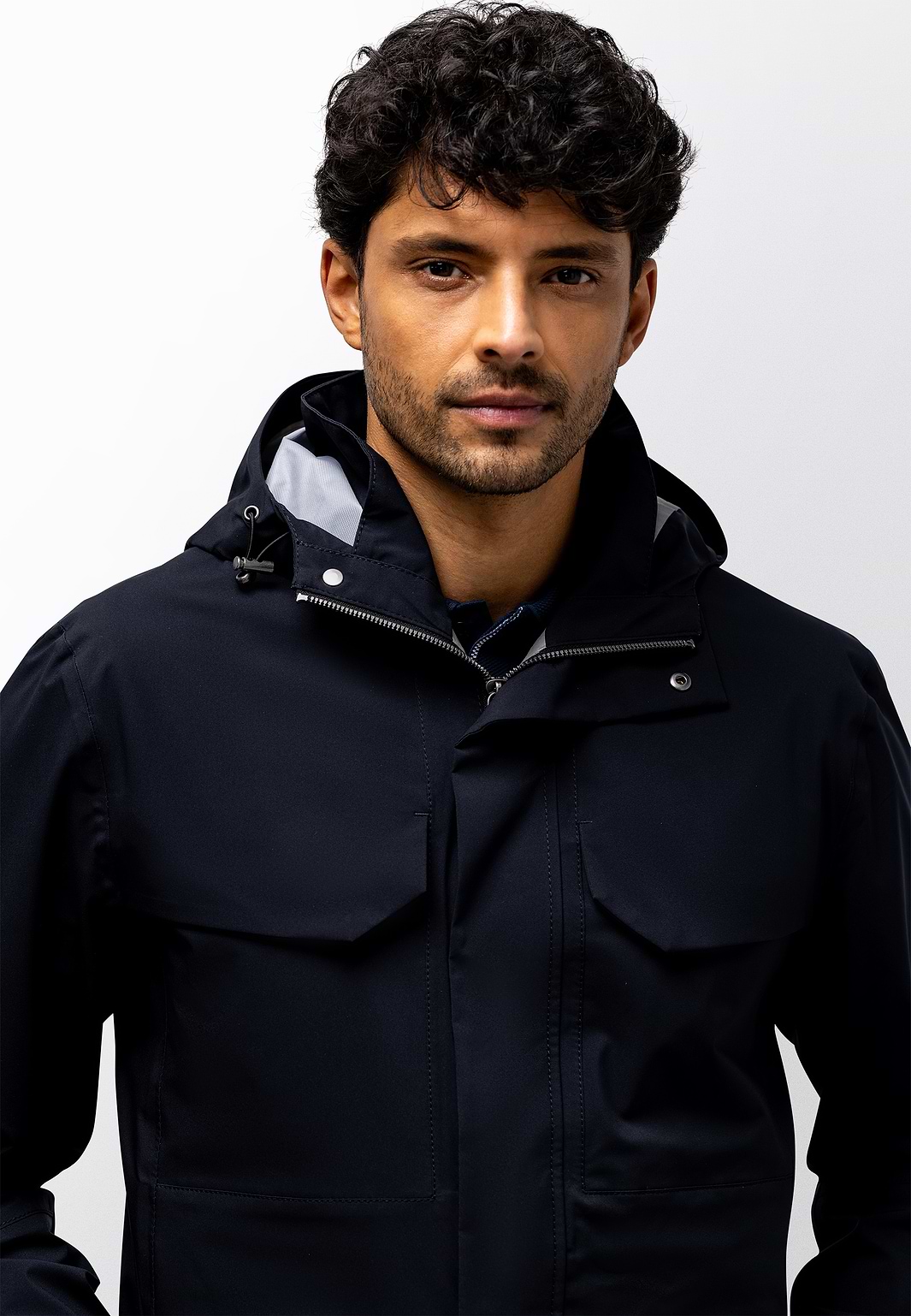 Parka-met-capuchon-en-ritszakken