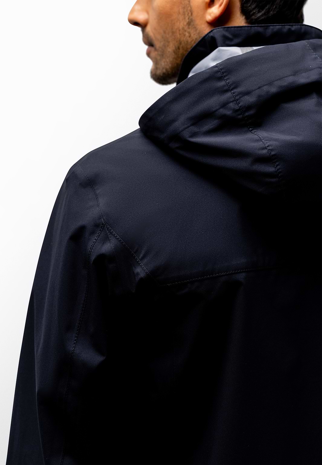 Parka-met-capuchon-en-ritszakken
