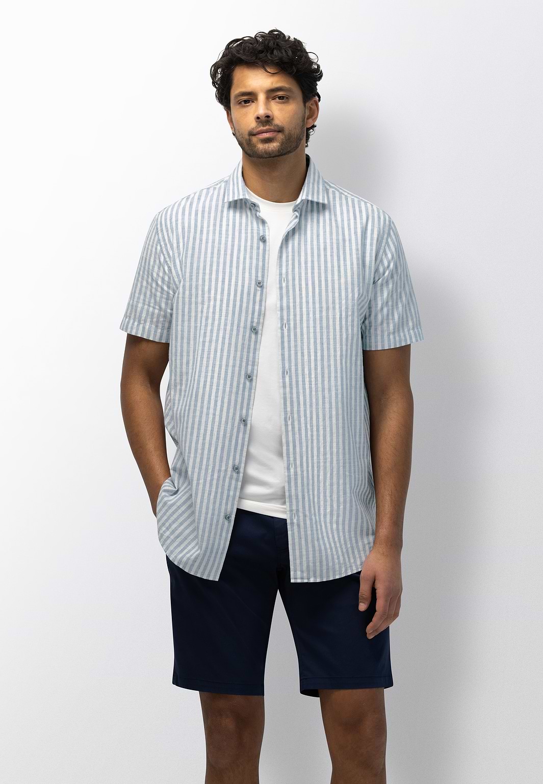 Chemise-rayée-à-manches-courtes