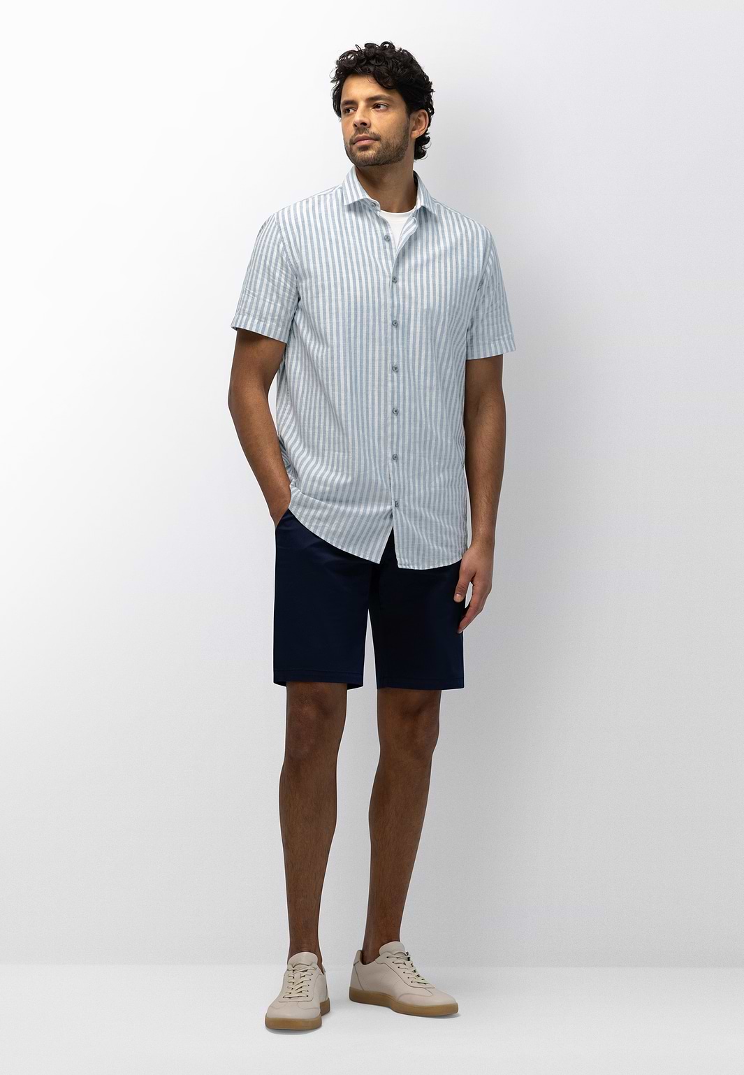 Chemise-rayée-à-manches-courtes