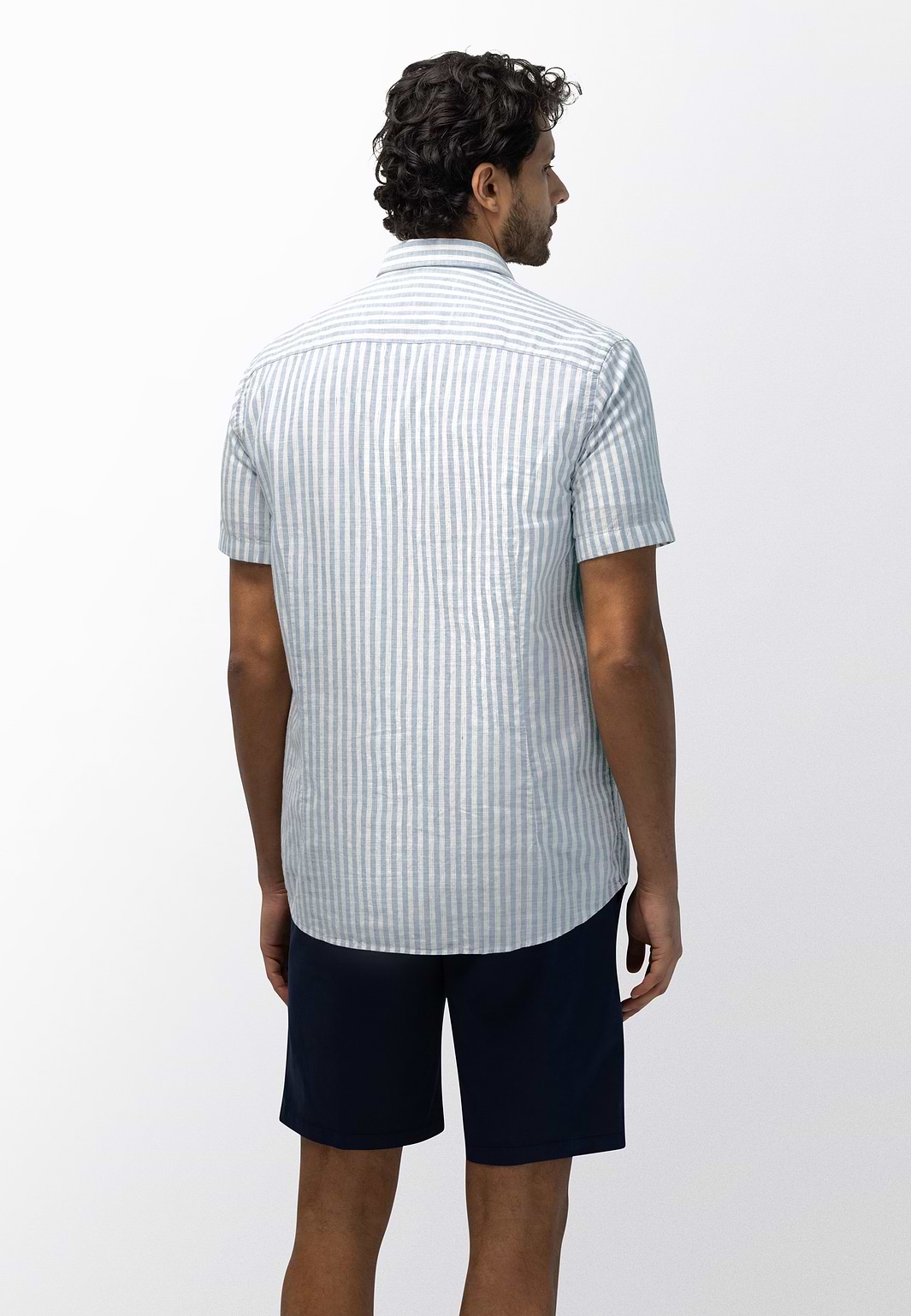 Chemise-rayée-à-manches-courtes