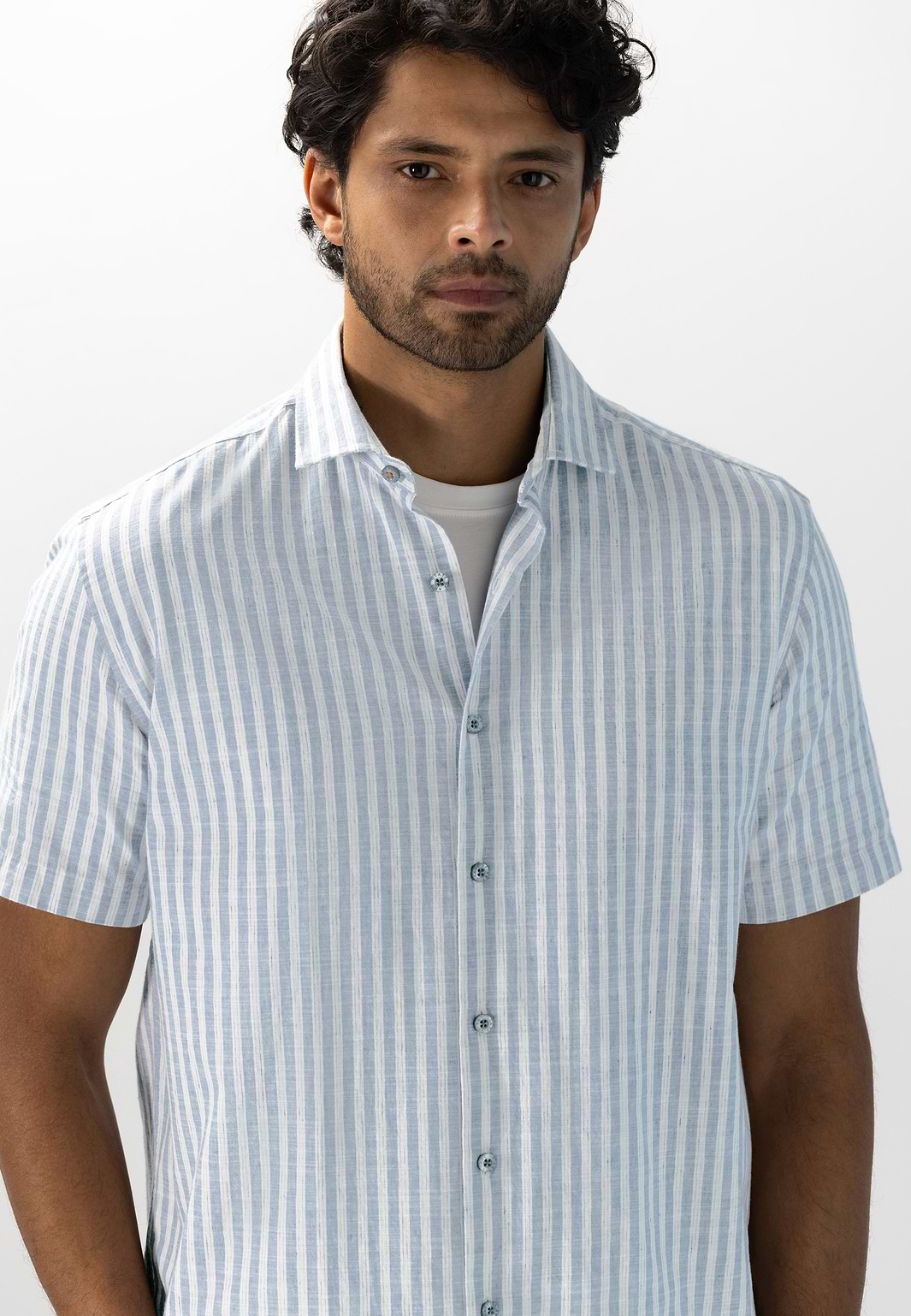 Chemise-rayée-à-manches-courtes