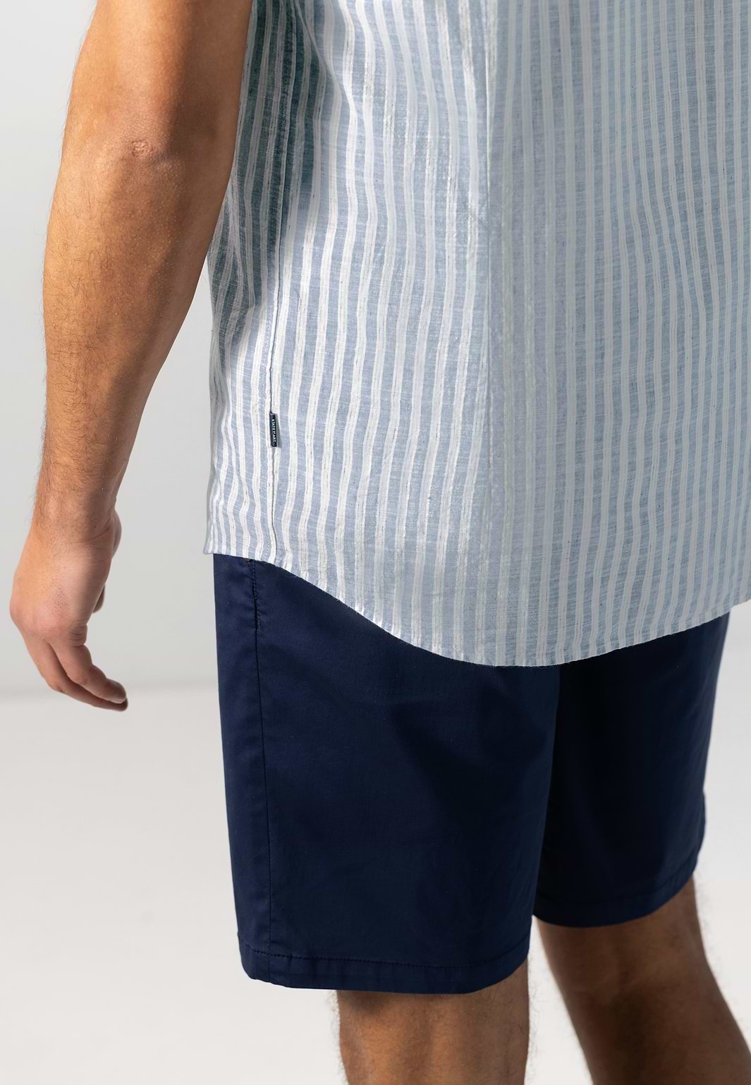 Chemise-rayée-à-manches-courtes