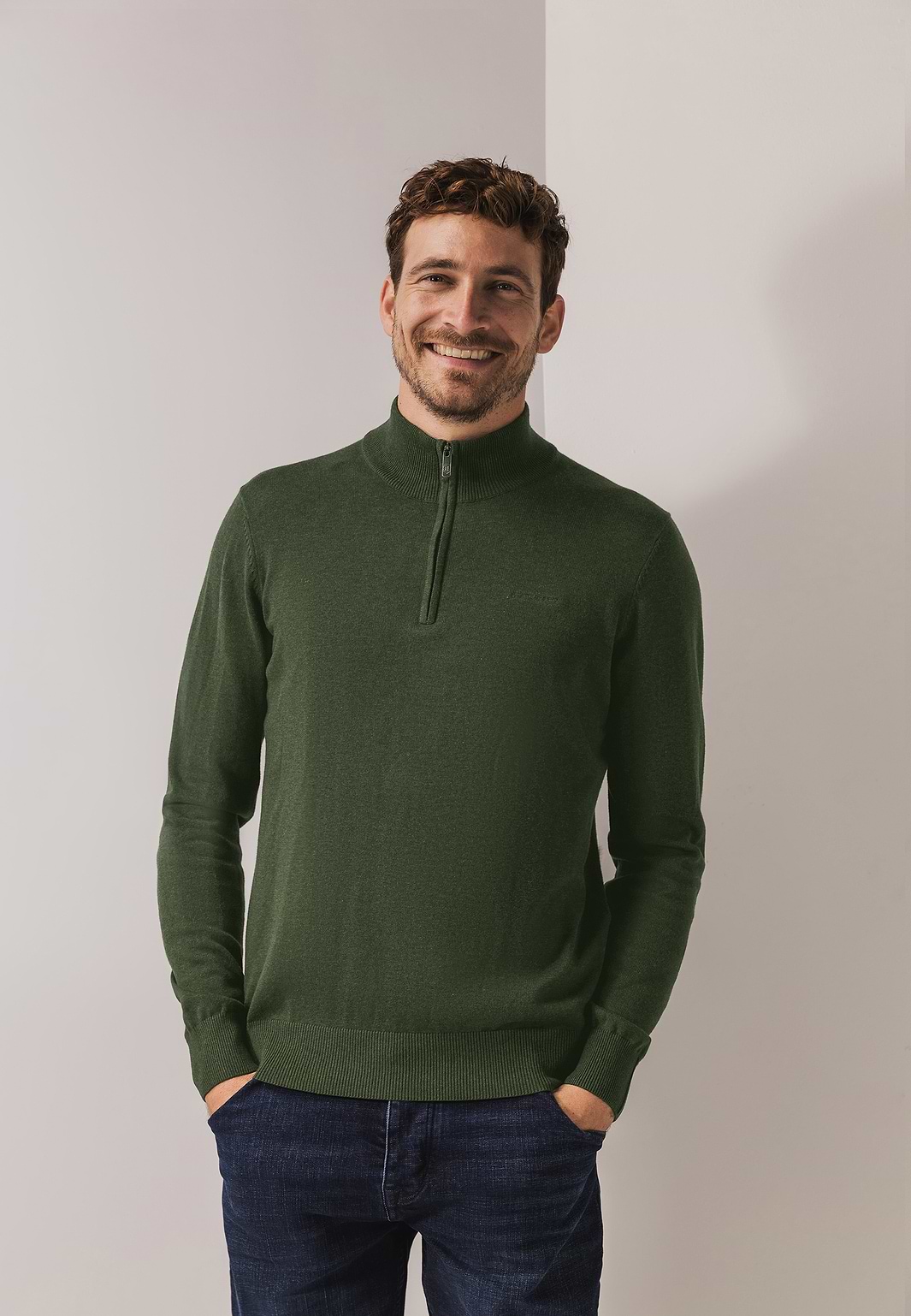 Pull-avec-fermeture-zippée-courte