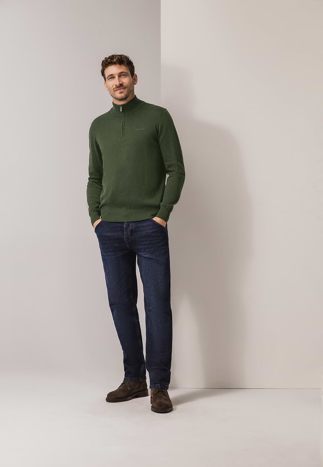 Pull-avec-fermeture-zippée-courte