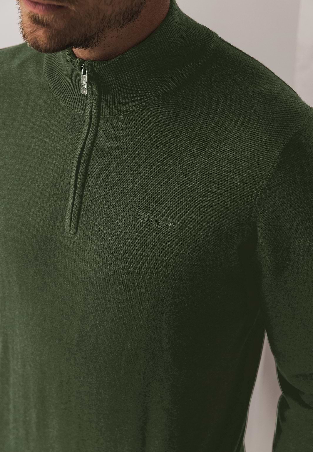 Pull-avec-fermeture-zippée-courte