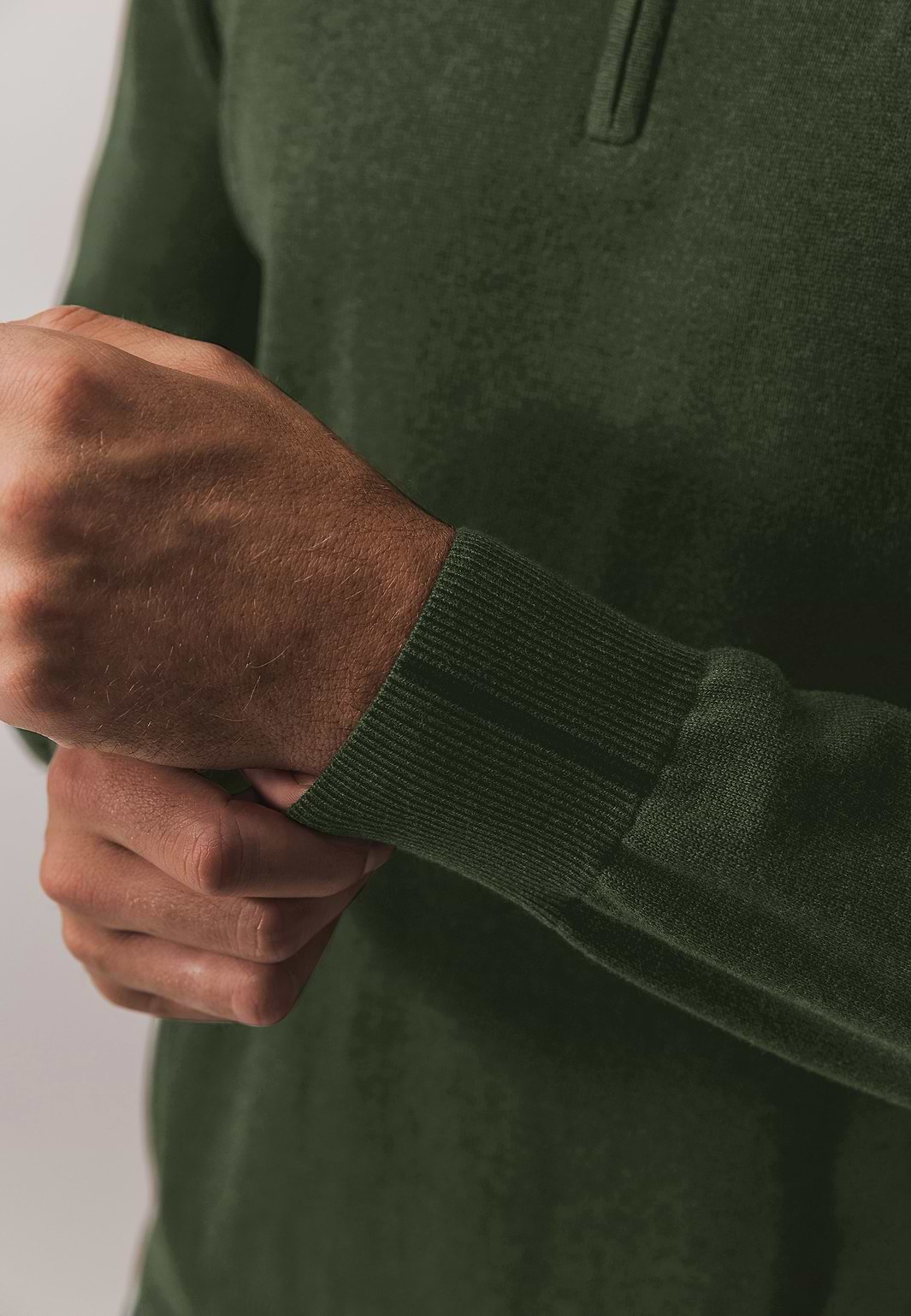 Pull-avec-fermeture-zippée-courte