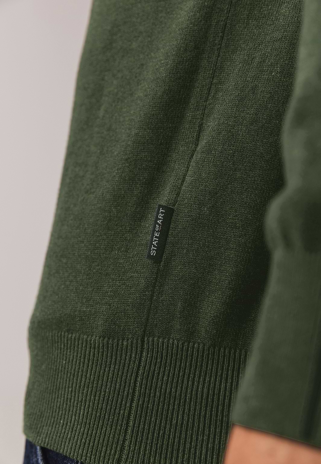 Pull-avec-fermeture-zippée-courte