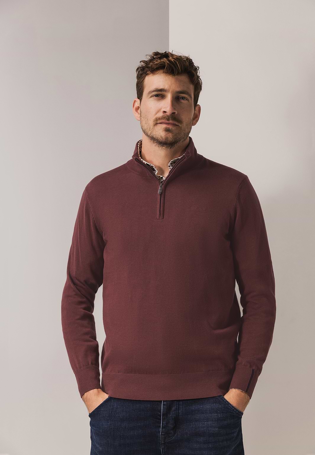 Pull-avec-fermeture-zippée-courte