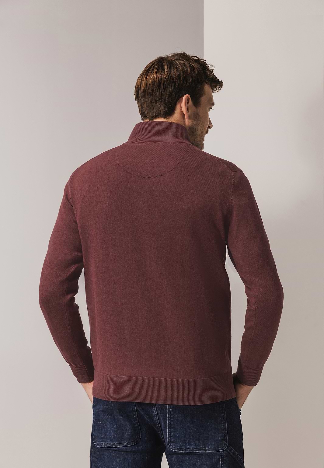 Pull-avec-fermeture-zippée-courte