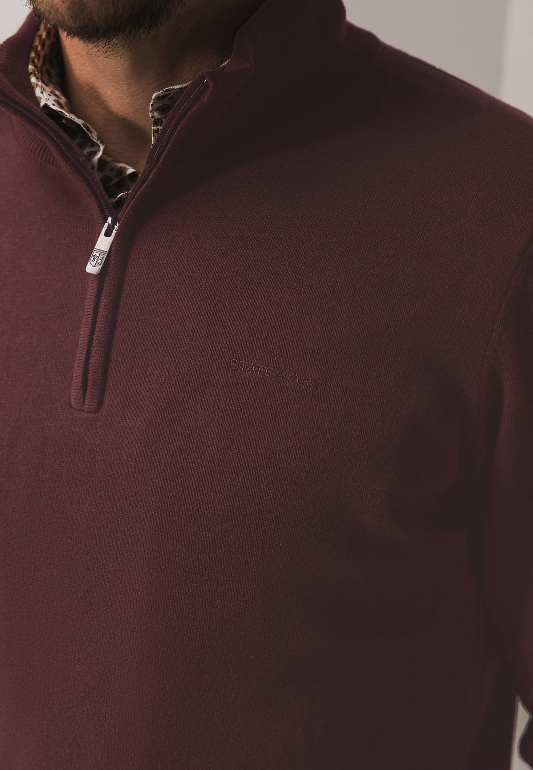 Pull-avec-fermeture-zippée-courte