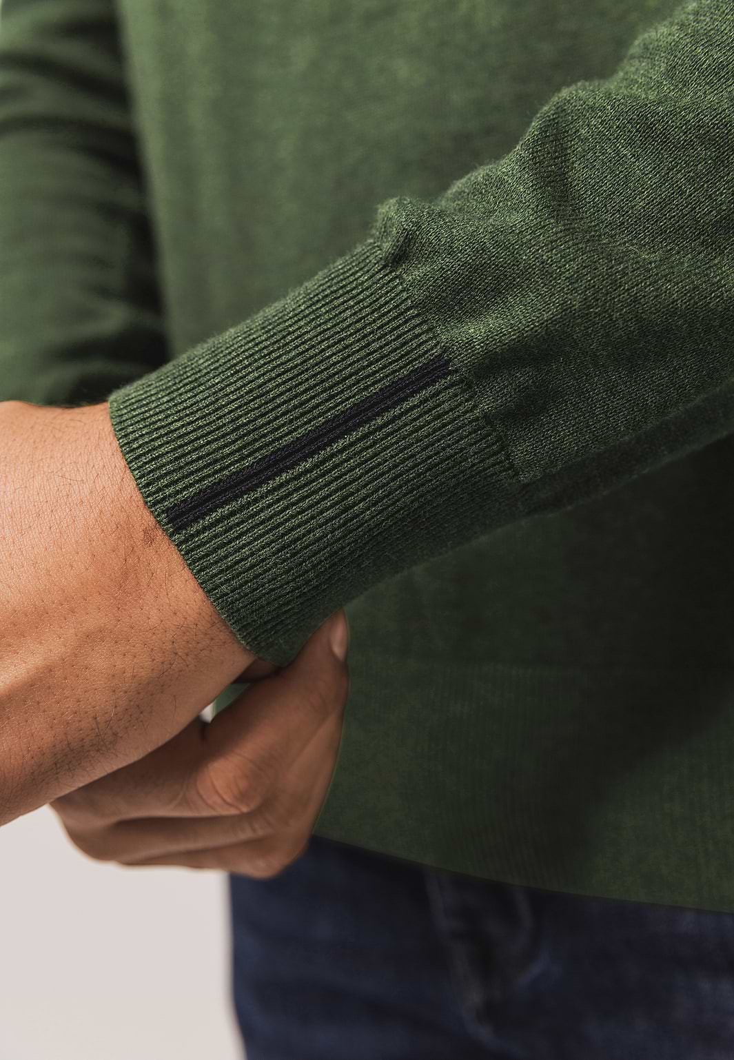 Pull-à-col-roulé-coupe-classique-en-coton