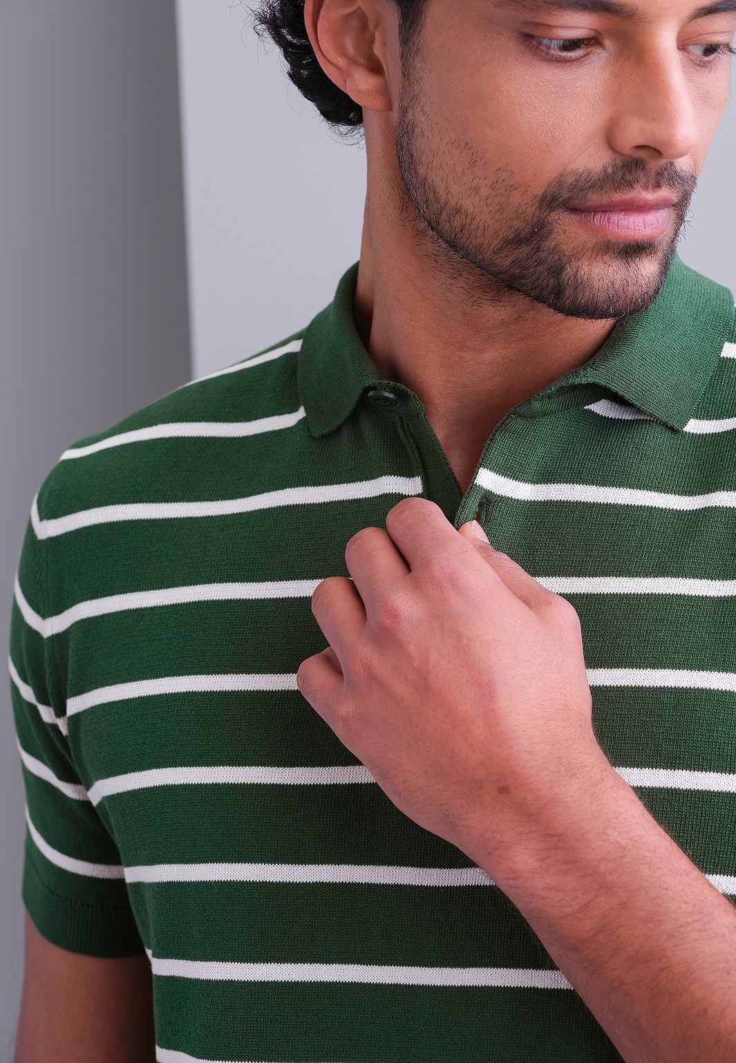 Gebreide-polo-met-streepmotief