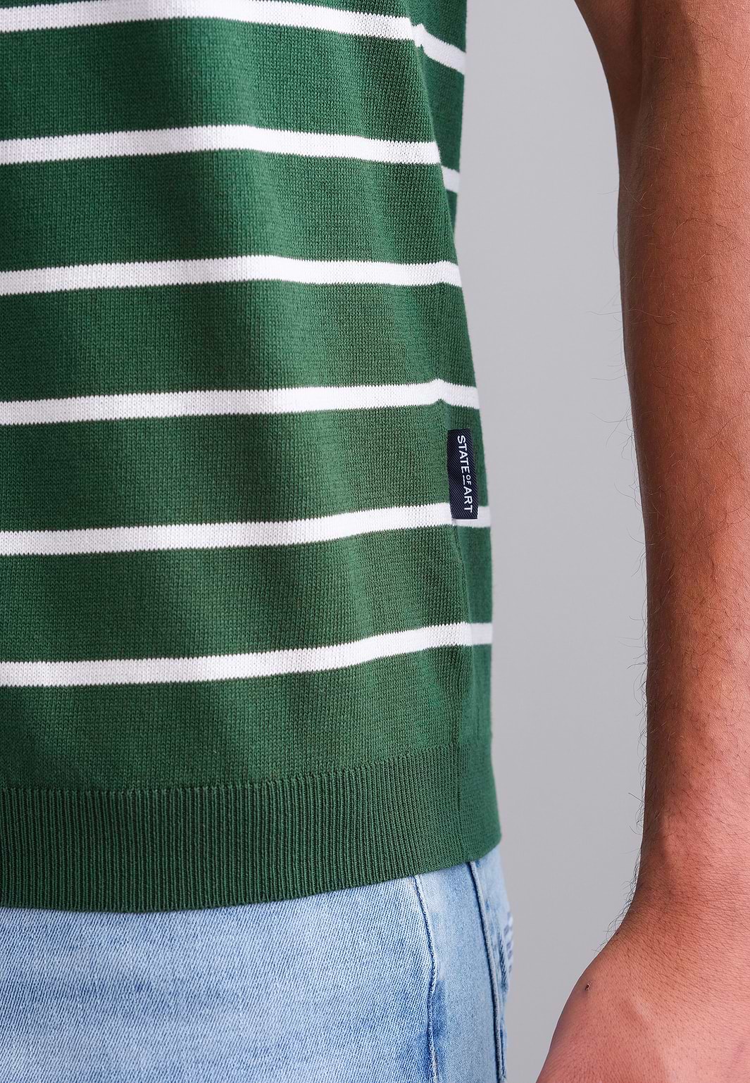Gebreide-polo-met-streepmotief