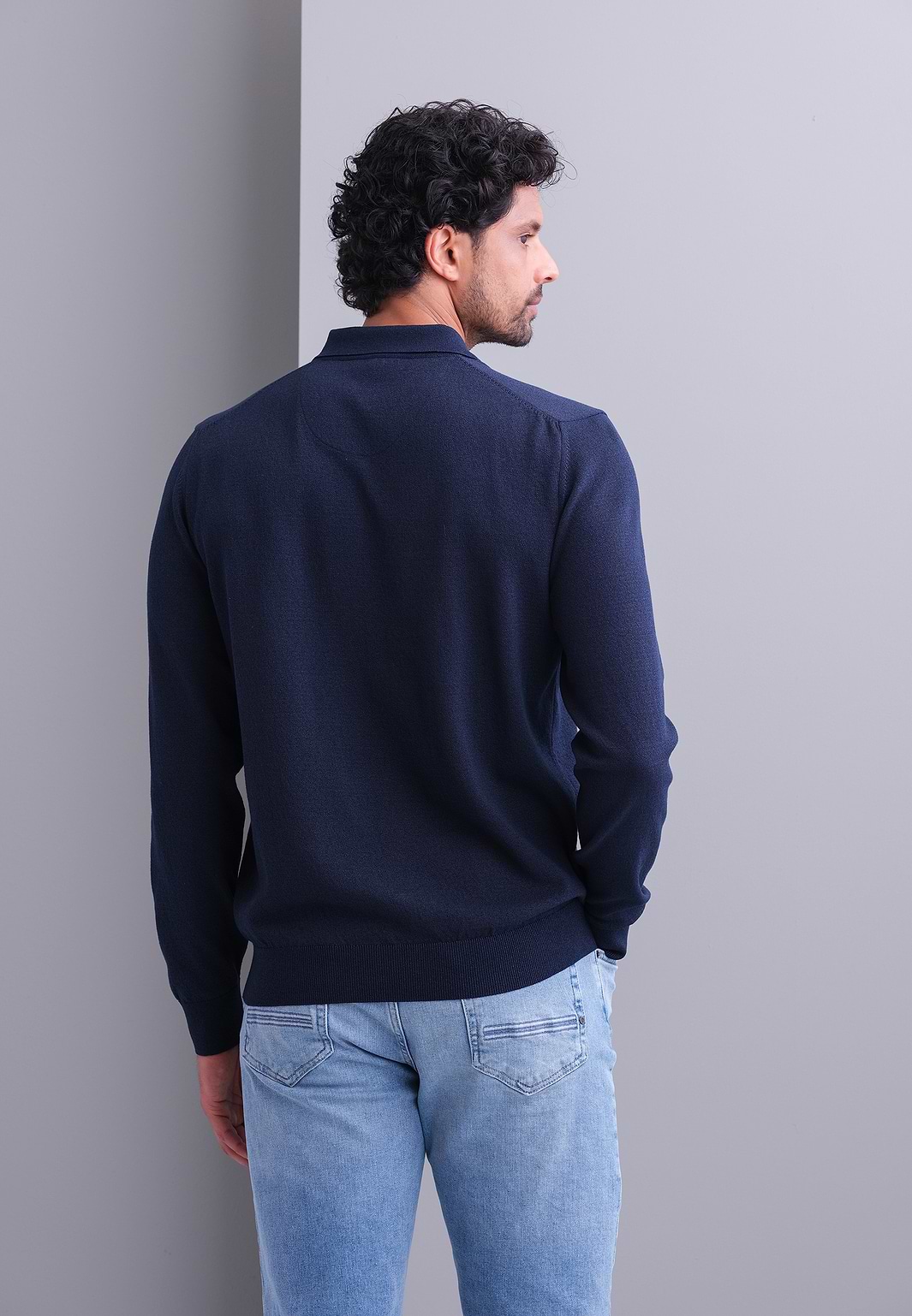 Gebreide-polo-van-een-katoenmix