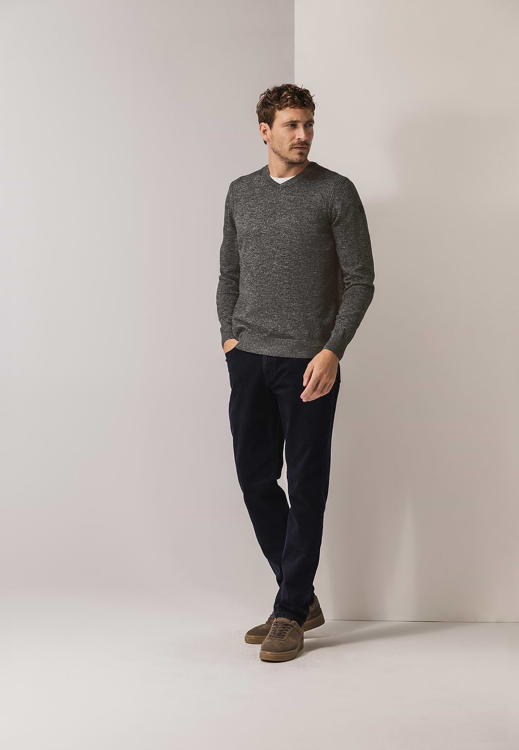 Pull-mélangé-avec-détails-en-côtes