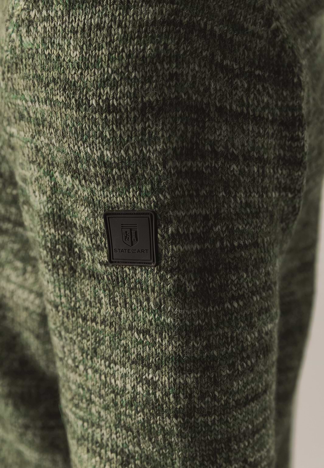 Pull-chiné-avec-fermeture-zippée-courte