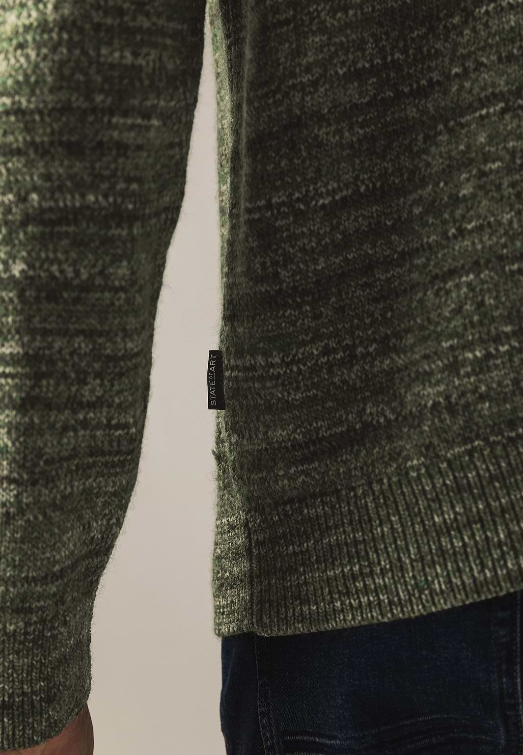 Pull-chiné-avec-fermeture-zippée-courte