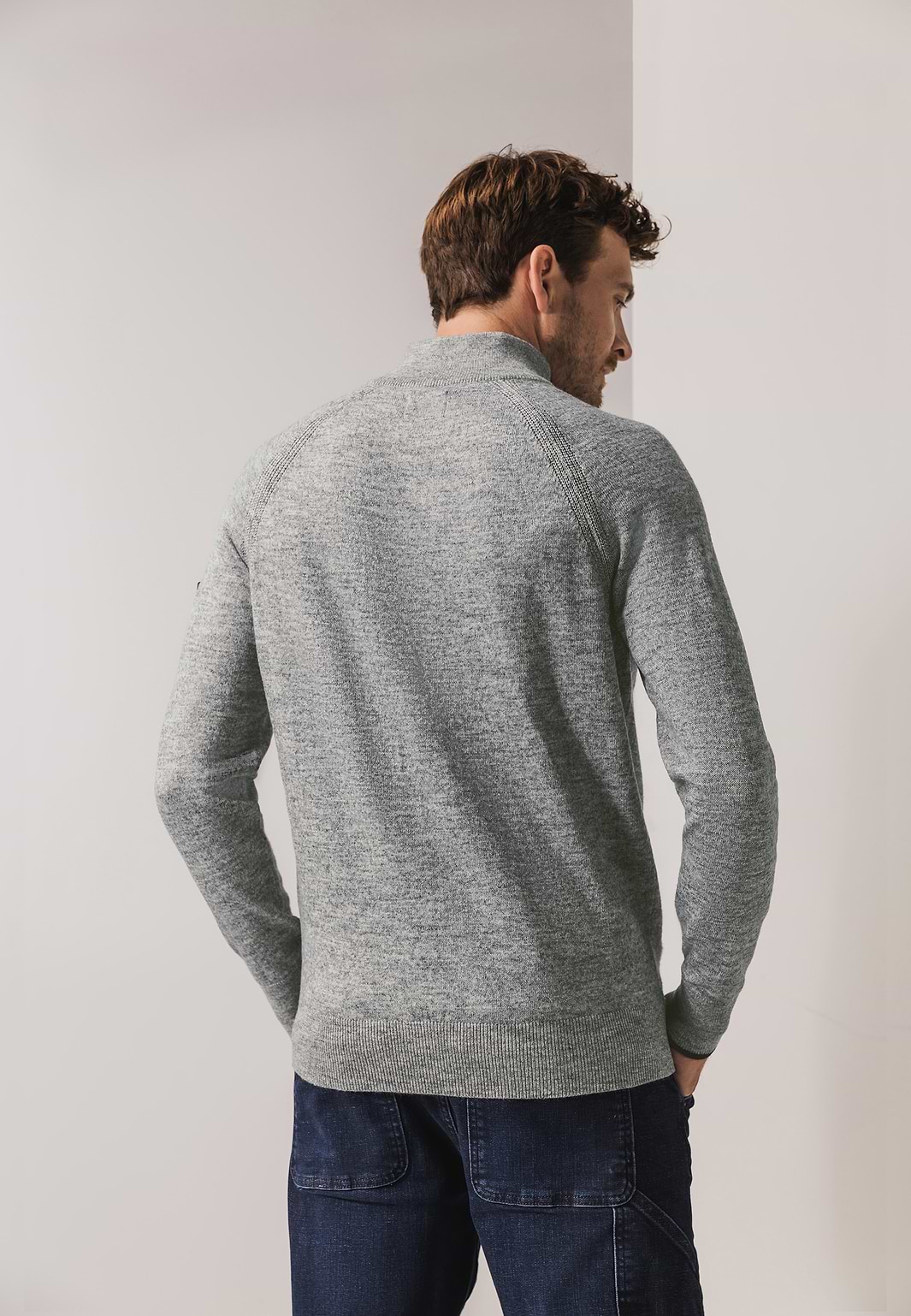 Pull-avec-manches-raglan