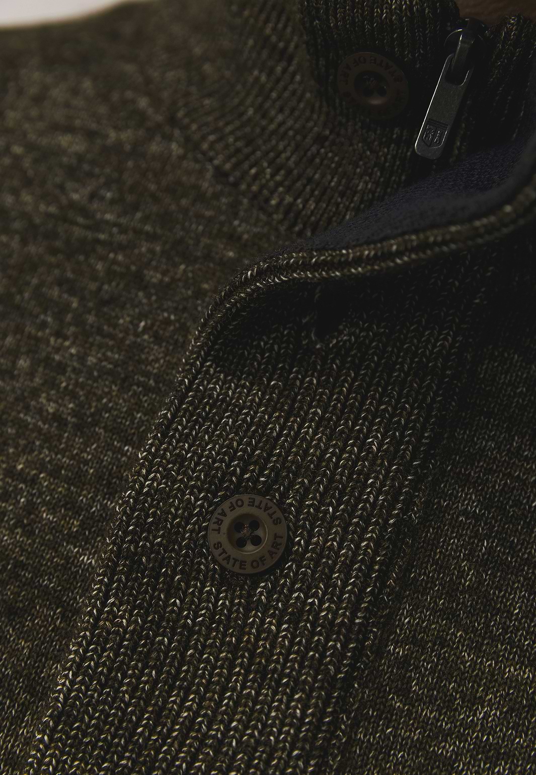 Pull-chiné-avec-fermeture-zippée-courte