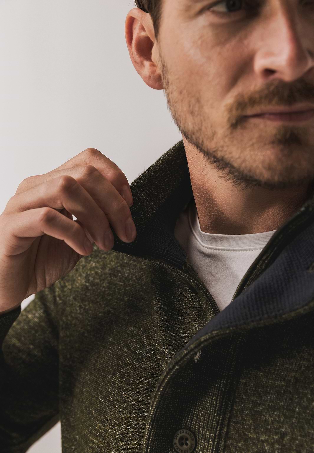 Pull-chiné-avec-fermeture-zippée-courte