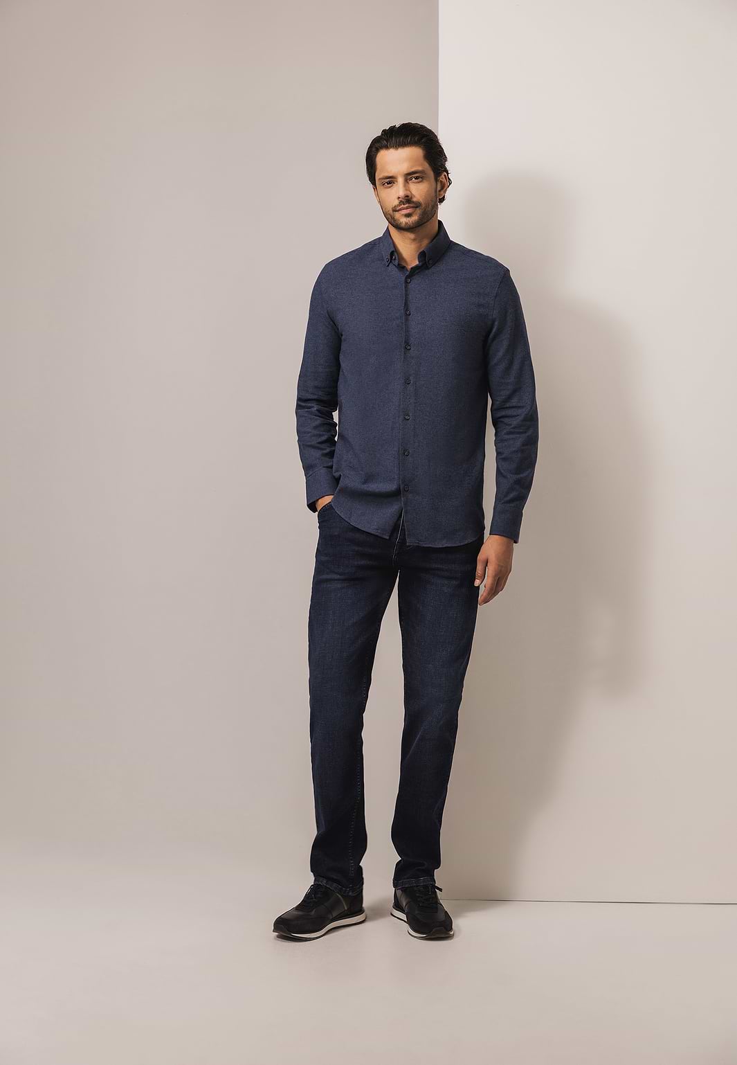 Chemise-avec-col-boutonné