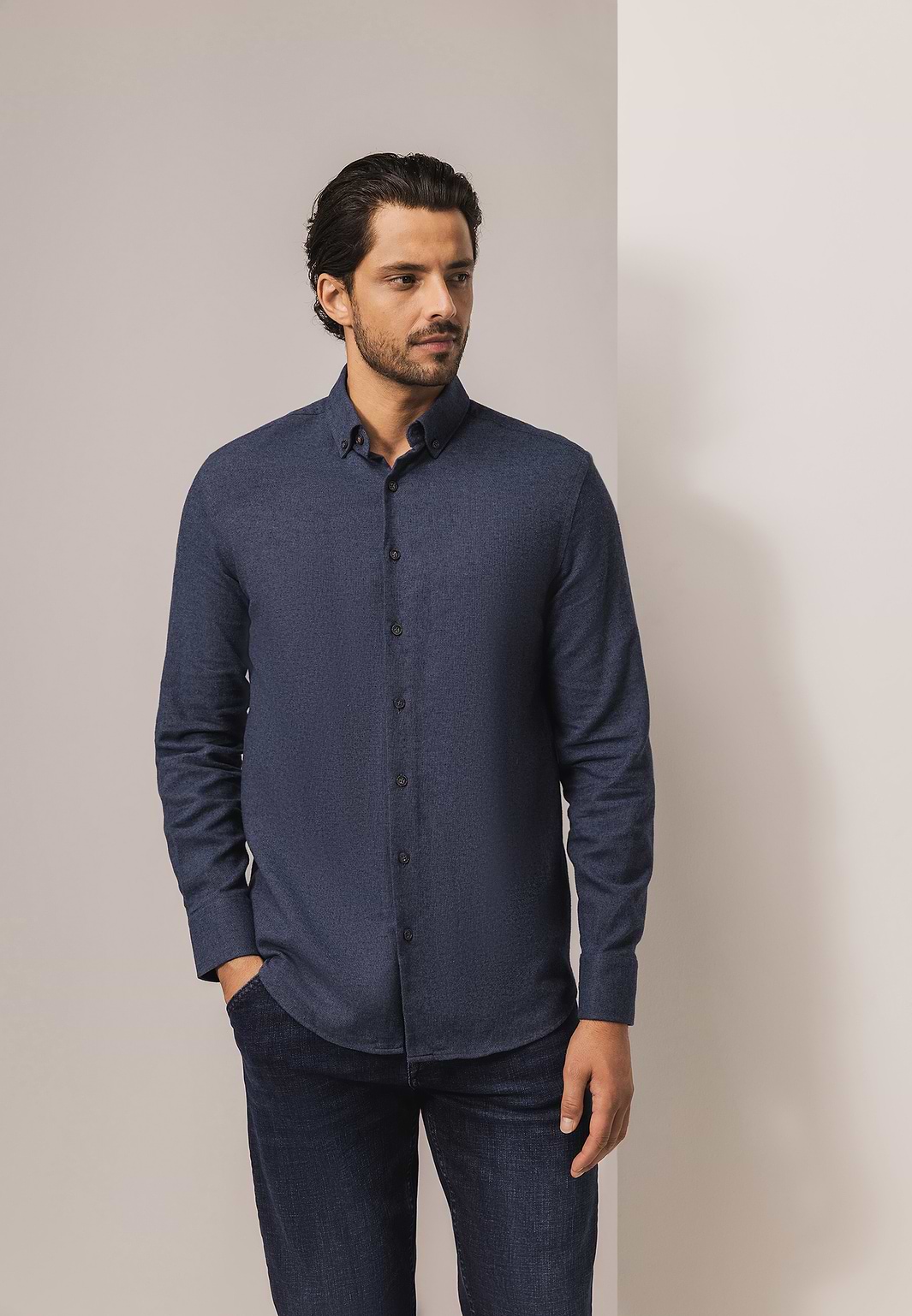 Chemise-avec-col-boutonné
