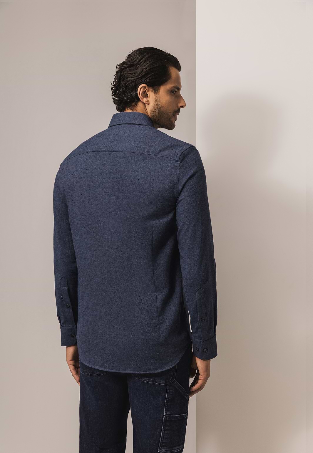 Chemise-avec-col-boutonné