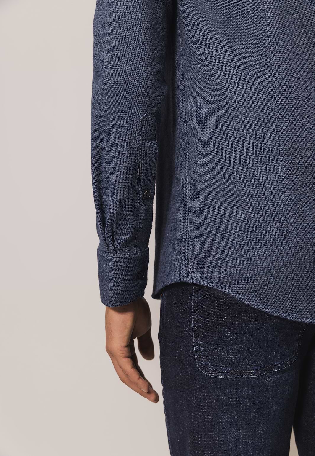 Chemise-avec-col-boutonné