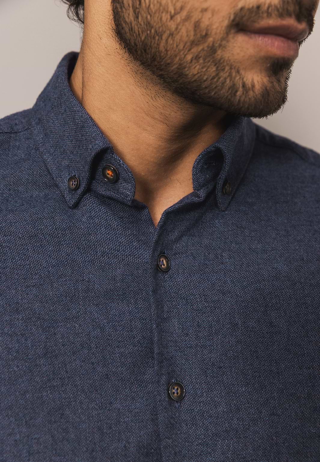 Chemise-avec-col-boutonné