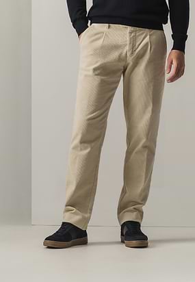 NAVIGATOR-chino-in-stretchstof-met-bandplooien
