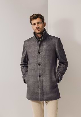 Halflange-mantel-met-ruitpatroon