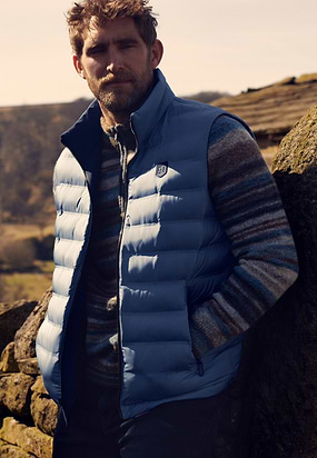 Omkeerbare-bodywarmer-met-hoge-kraag