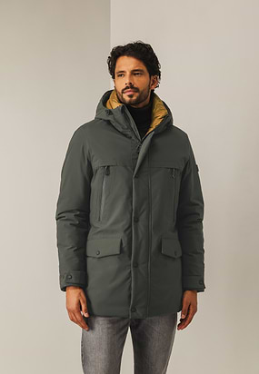 Functionele-parka-met-capuchon