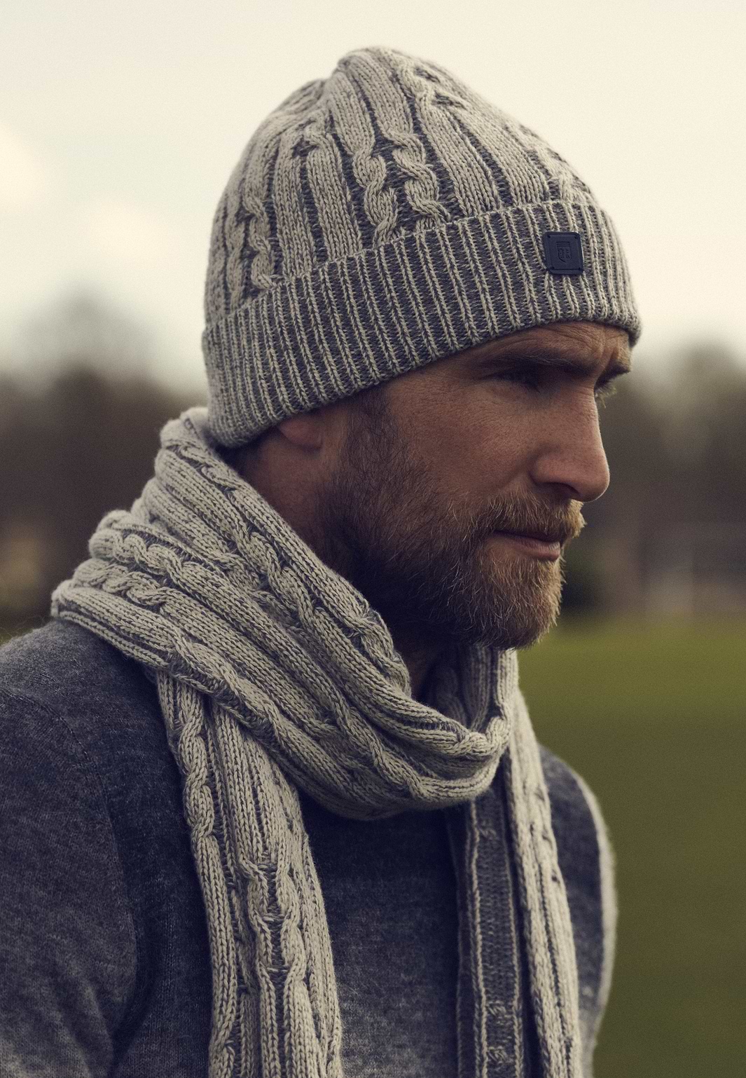 Écharpe-en-maille-à-motif-torsadé