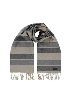 Gestreepte-sjaal-met-franjes