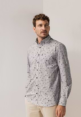 Overhemd-met-fijne-streep-en-all-over-print