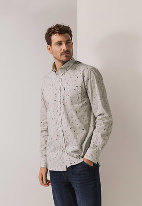 Overhemd-met-fijne-streep-en-all-over-print