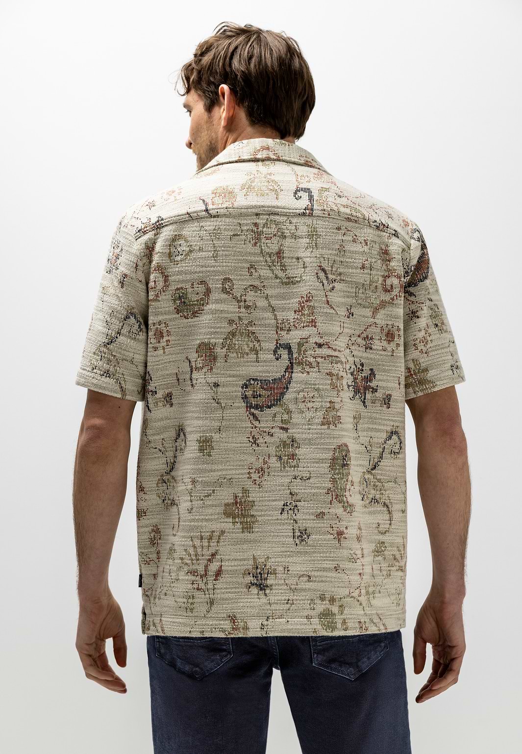 Chemise-avec-structure-et-imprimé