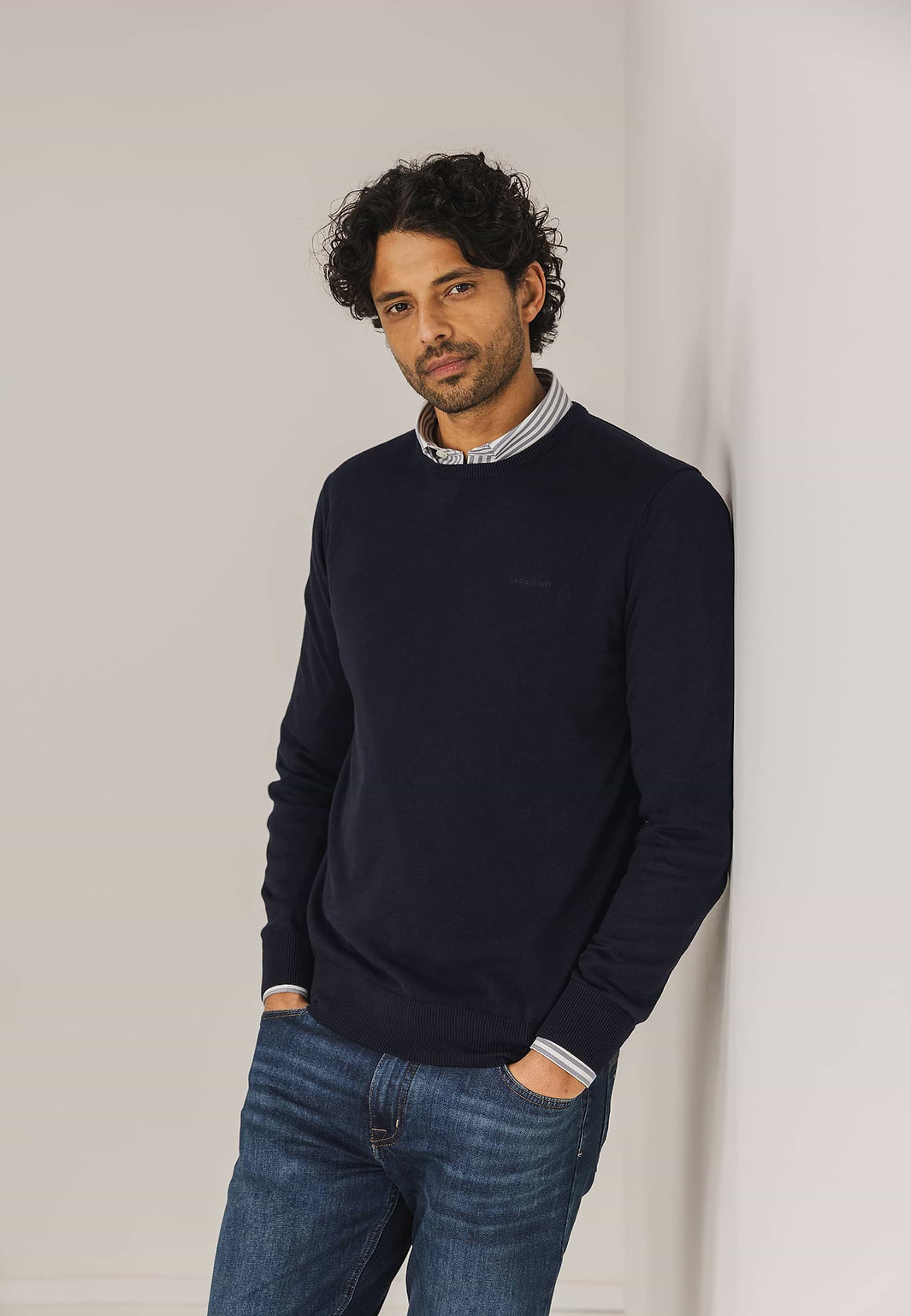 ESSENTIALS-trui-met-ronde-hals